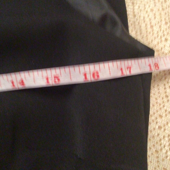 🎉Host Pick 🎉NWT Black classic sleeveless fully lined sheath dress - Picture 3 of 5